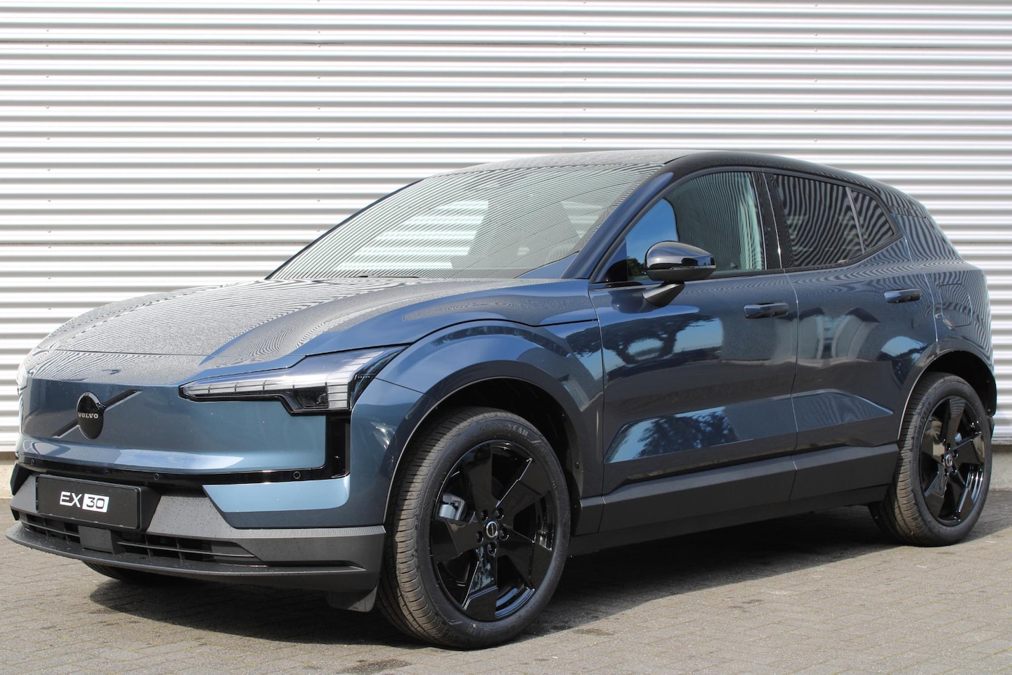 Volvo EX30 - P5 Long Range Plus Black Edition Europa 69 kWh | Elektrisch Verstelbare Bestuurdersstoel M - AutoWereld.nl