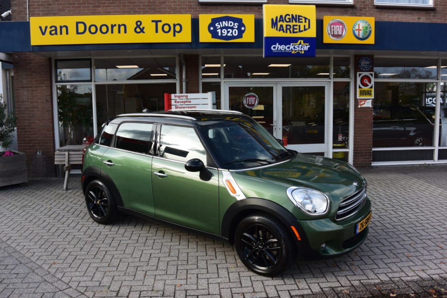MINI Countryman - 1.6 CPR ALL4 CHILI / Carplay / Clima / Panorama dak / WIFI / - AutoWereld.nl