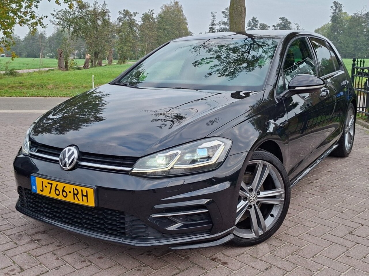 Volkswagen Golf - 1.5 TSi 150pk R-LINE DSG Dig.dashboard Airco Navigatie Adap.cruise-control Bluetooth Stoel - AutoWereld.nl