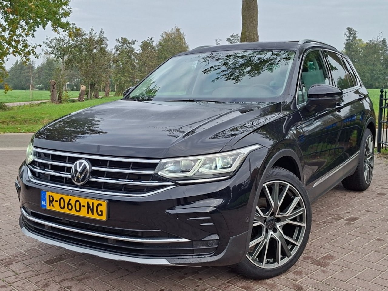 Volkswagen Tiguan - 1.5 TSi 150pk Dig.dashboard Airco Navigatie Bluetooth Adap.cruise-control App-Connect Stuu - AutoWereld.nl