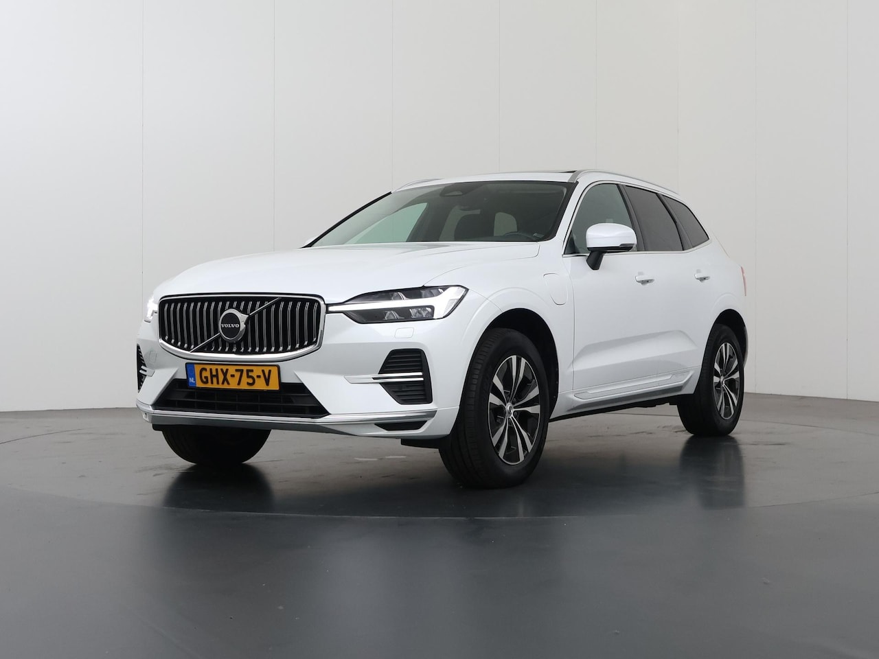Volvo XC60 - 2.0 T6 Plug-in hybrid AWD Inscription Expression | Elektr. Trekhaak | Panoramadak | H&K Au - AutoWereld.nl