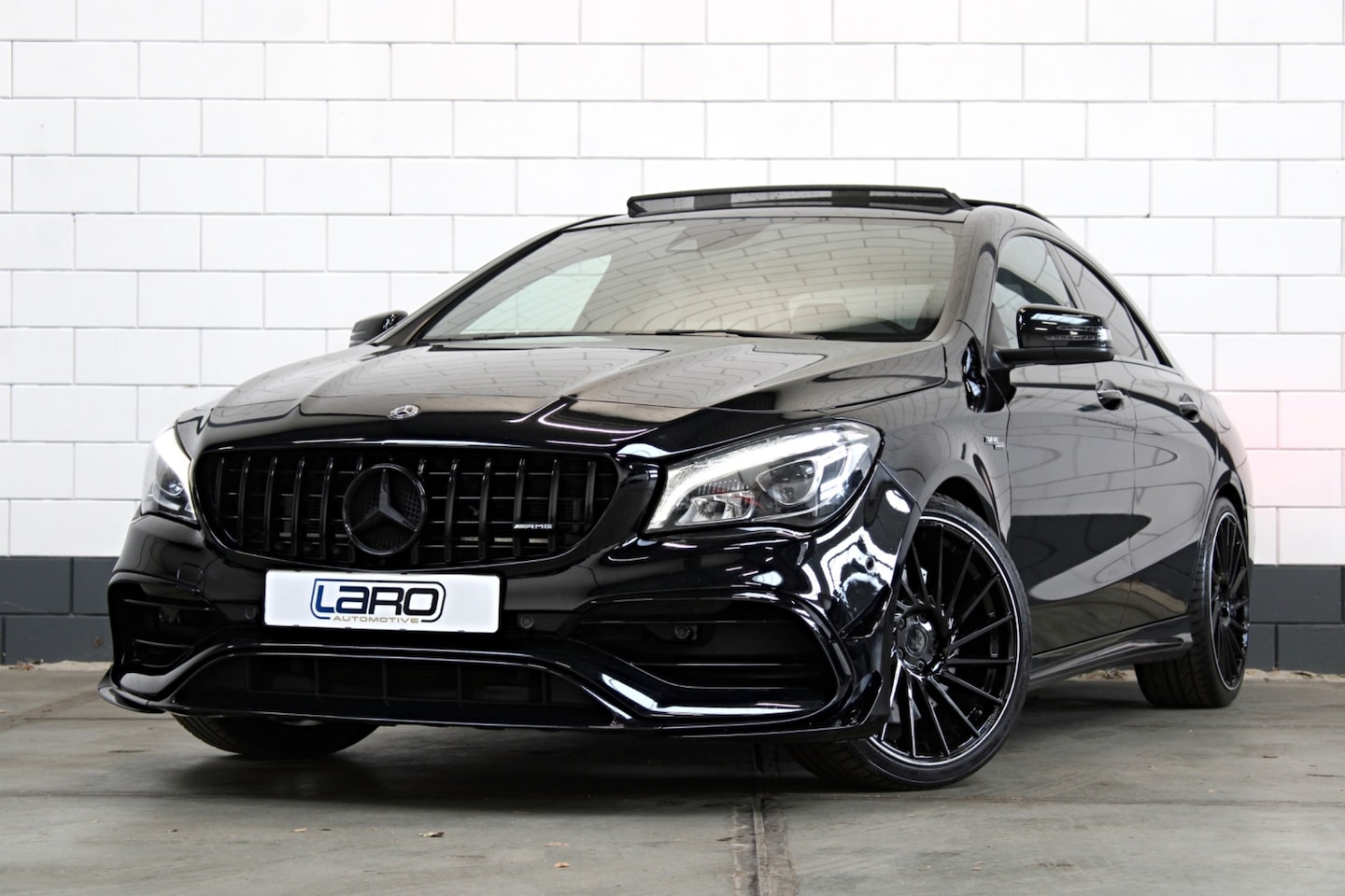 Mercedes-Benz CLA-Klasse - AMG 45 4MATIC 381 pk | Pano Schaal Sportuitlaat H&K Aero pack CarPlay Keyless - AutoWereld.nl