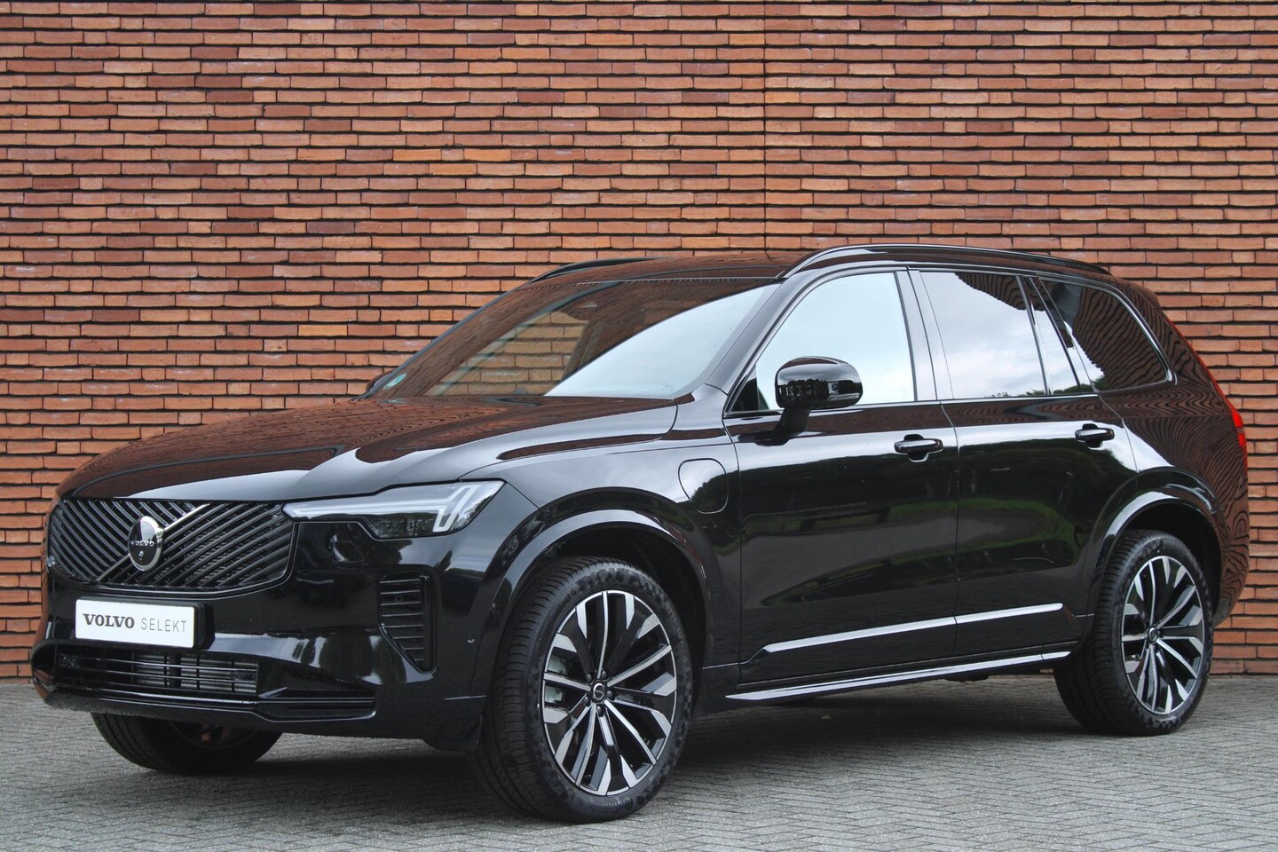 Volvo XC90 - T8 Plug-in hybrid AWD Ultra Dark | Luchtvering | Panoramadak | All-season banden |  Trekha - AutoWereld.nl