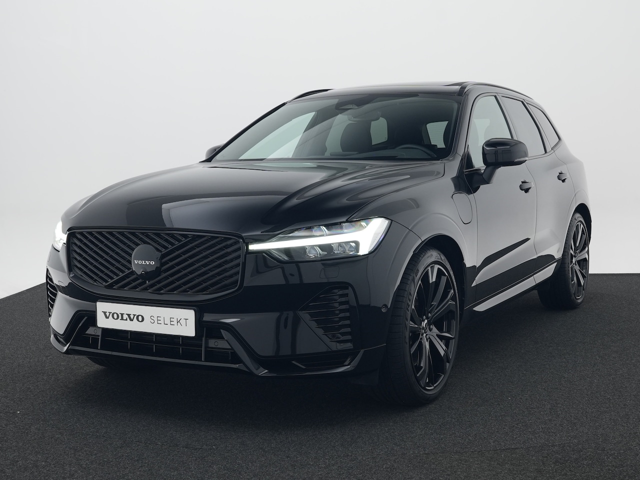 Volvo XC60 - T8 Recharge AWD Ultra Black Edition | Luchtvering | Head-Up | Harman/Kardon | 360° | Panor - AutoWereld.nl
