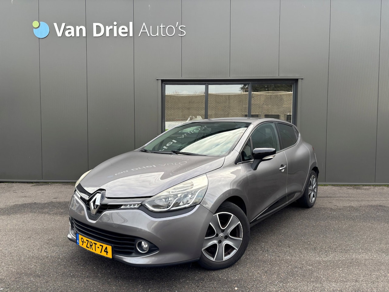 Renault Clio - TCe 90 Night&Day / Navigatie / Parkeersensoren achter! - AutoWereld.nl