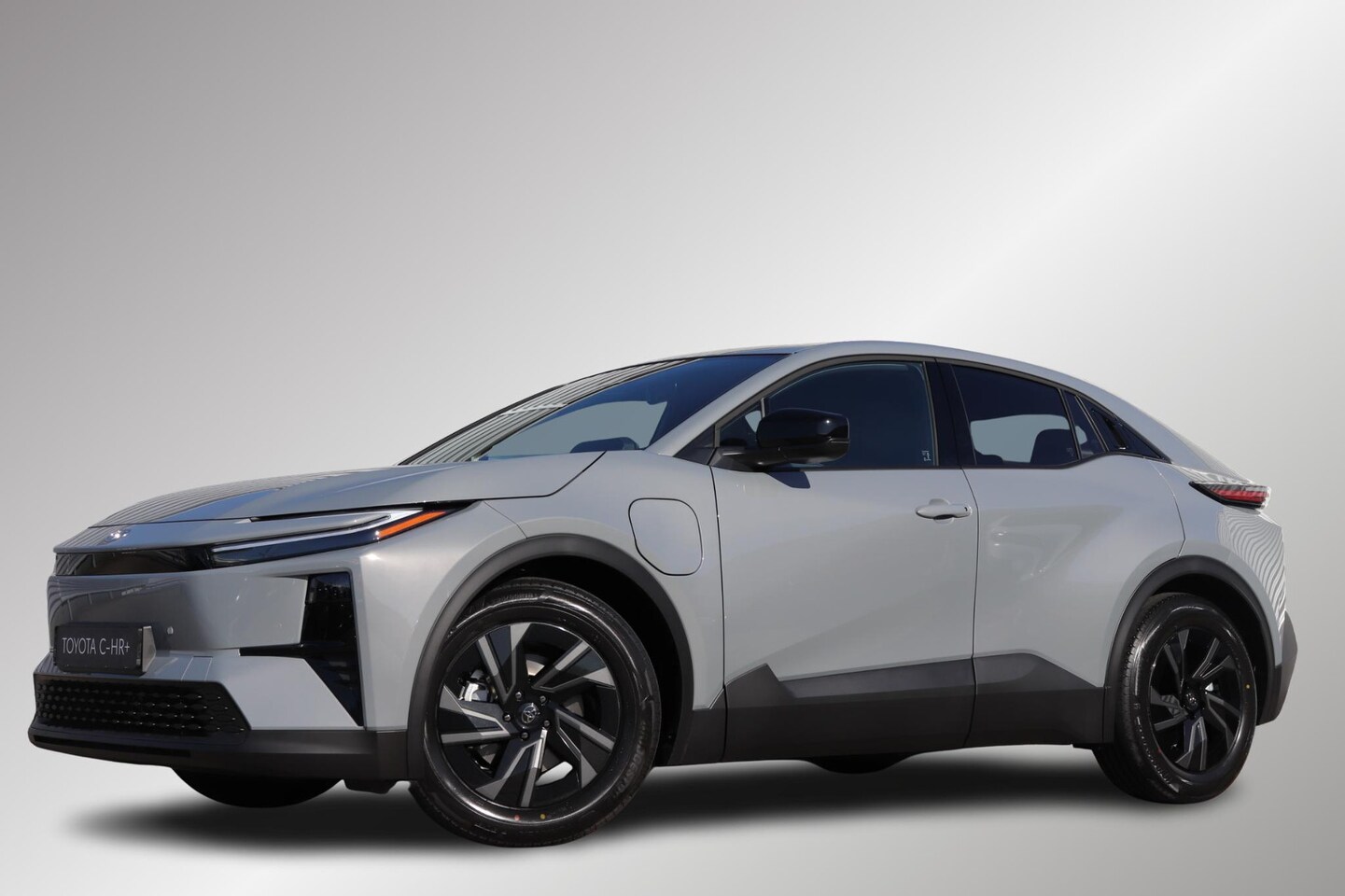 Toyota C-HR - First Edition 77 kWh First Edition 77 kWh, Inruilpremie €3.000,- BSM, Apple Carplay/Android Auto, Stoel & Stuur - AutoWereld.nl
