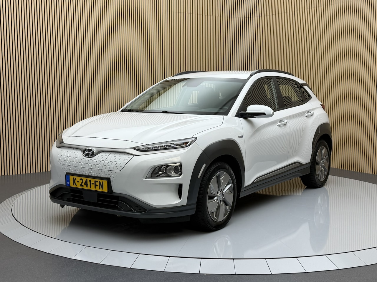 Hyundai Kona Electric - EV Comfort 64 kWh 3-Fase SOH 97,4% | Warmtepomp | Camera | Carplay&Android | Navigatie - AutoWereld.nl