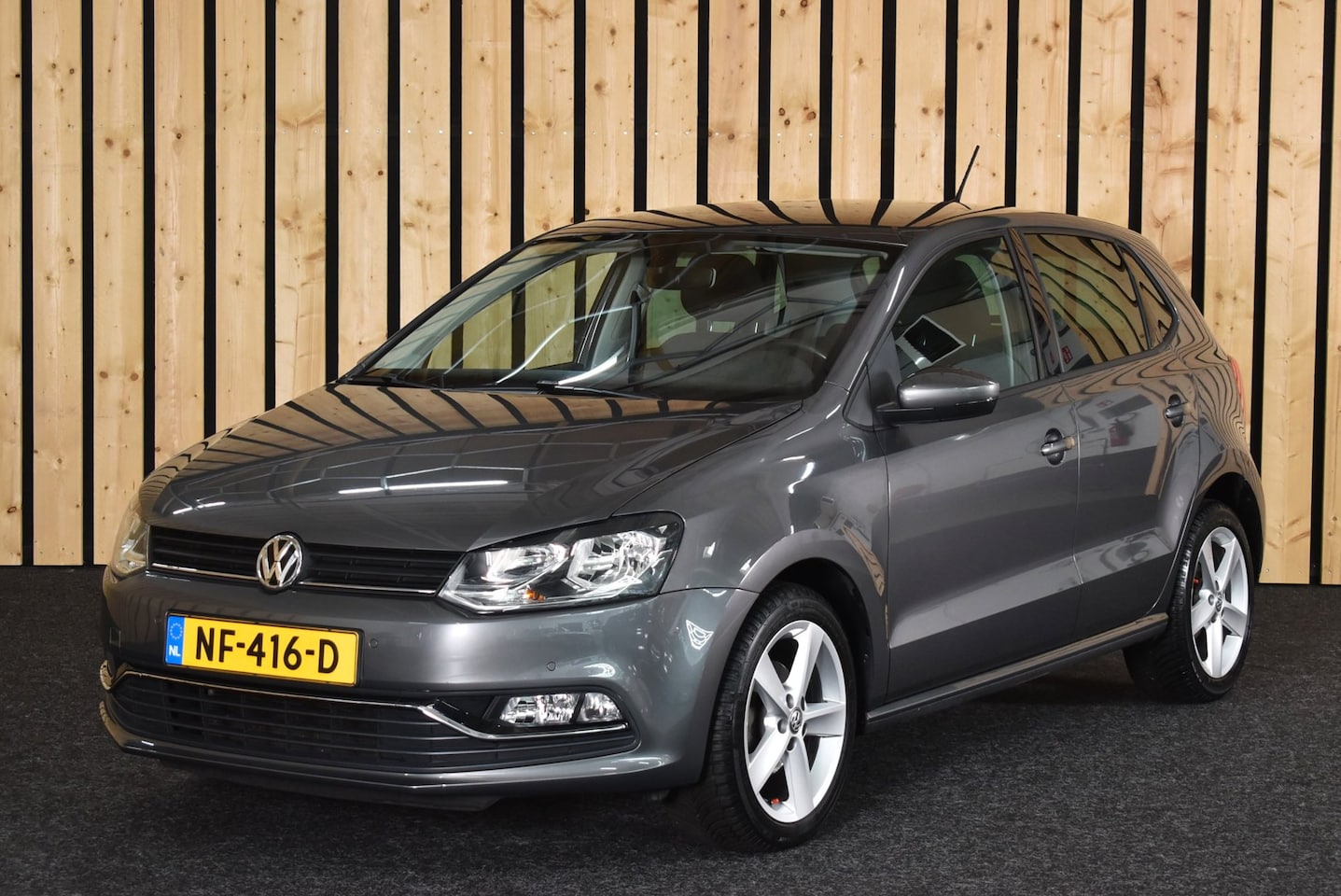 Volkswagen Polo - 1.2 TSI Highline 1e eig. 70dkm Carplay Climate Navi Cruise PDC 16"4S NL-auto + Nwe APK - AutoWereld.nl