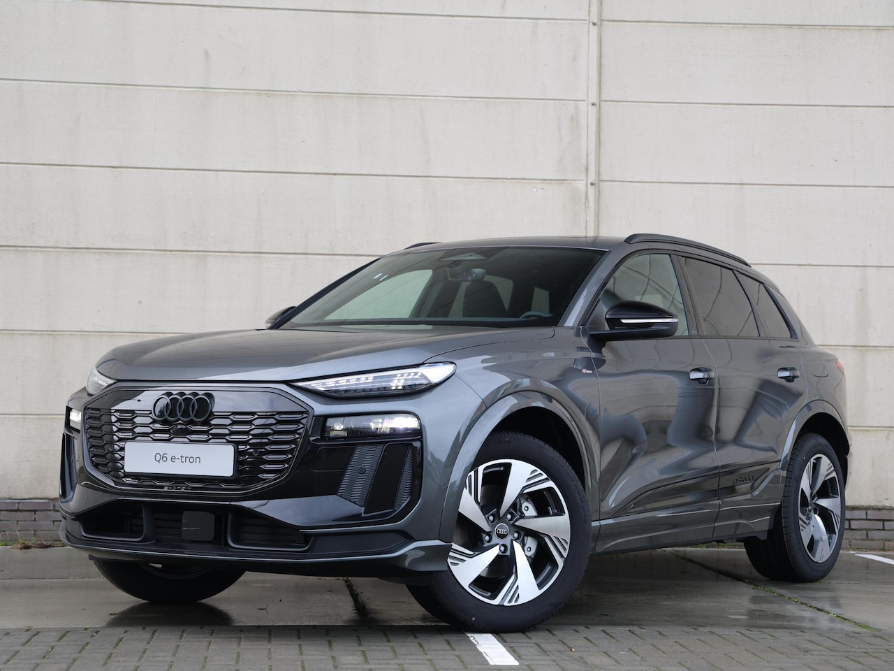 Audi Q6 e-tron - S edition 83Kwh 252 PK SUV | Panoramadak | Lederen bekleding | Trekhaak | - AutoWereld.nl