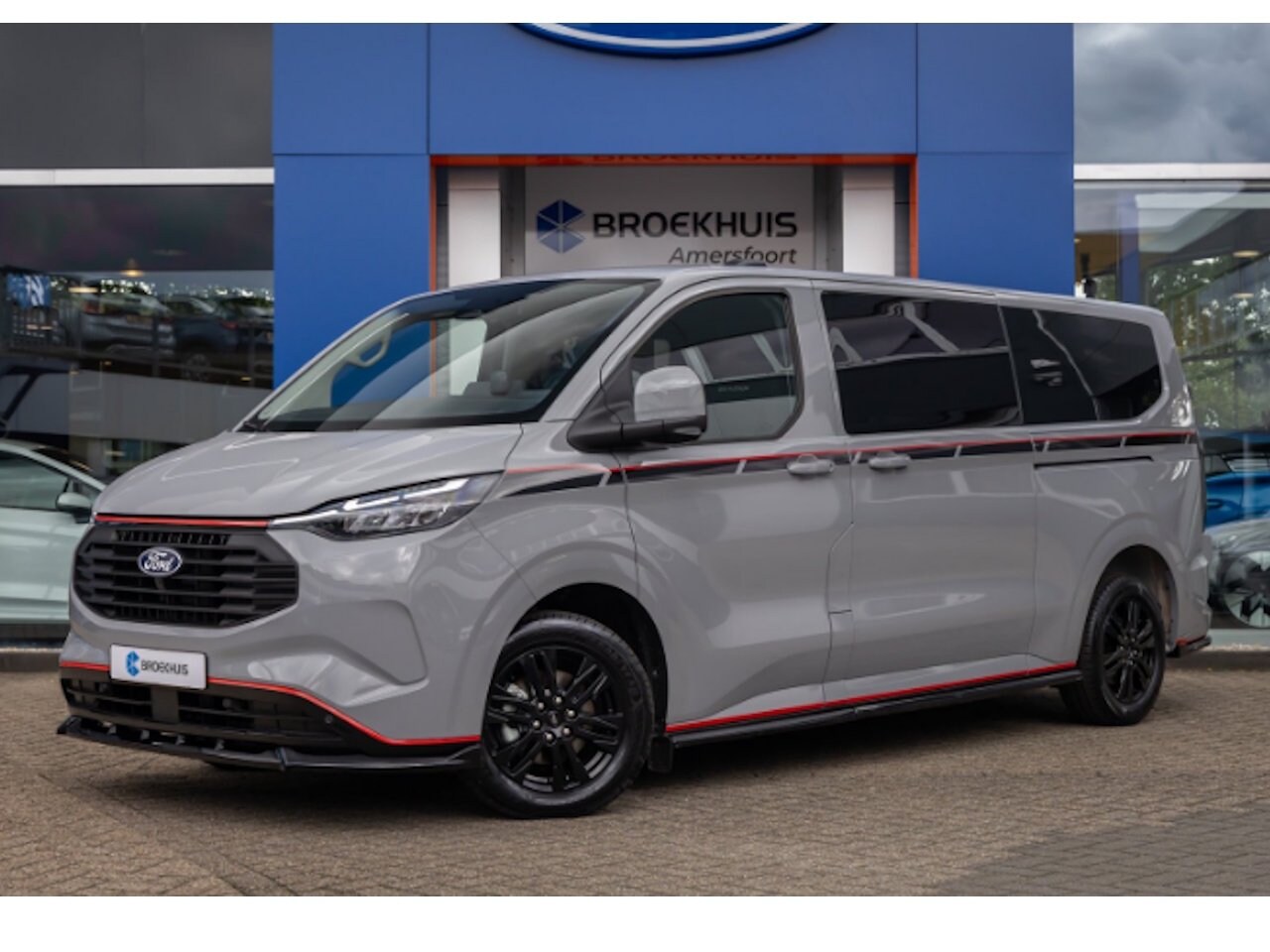 Ford Transit Custom - 320 L2H1 Dubbele Cabine Grey Platinum E6.2 171 kW / 233 pk PHEV | 1-fase laadkabel mode 3 - AutoWereld.nl