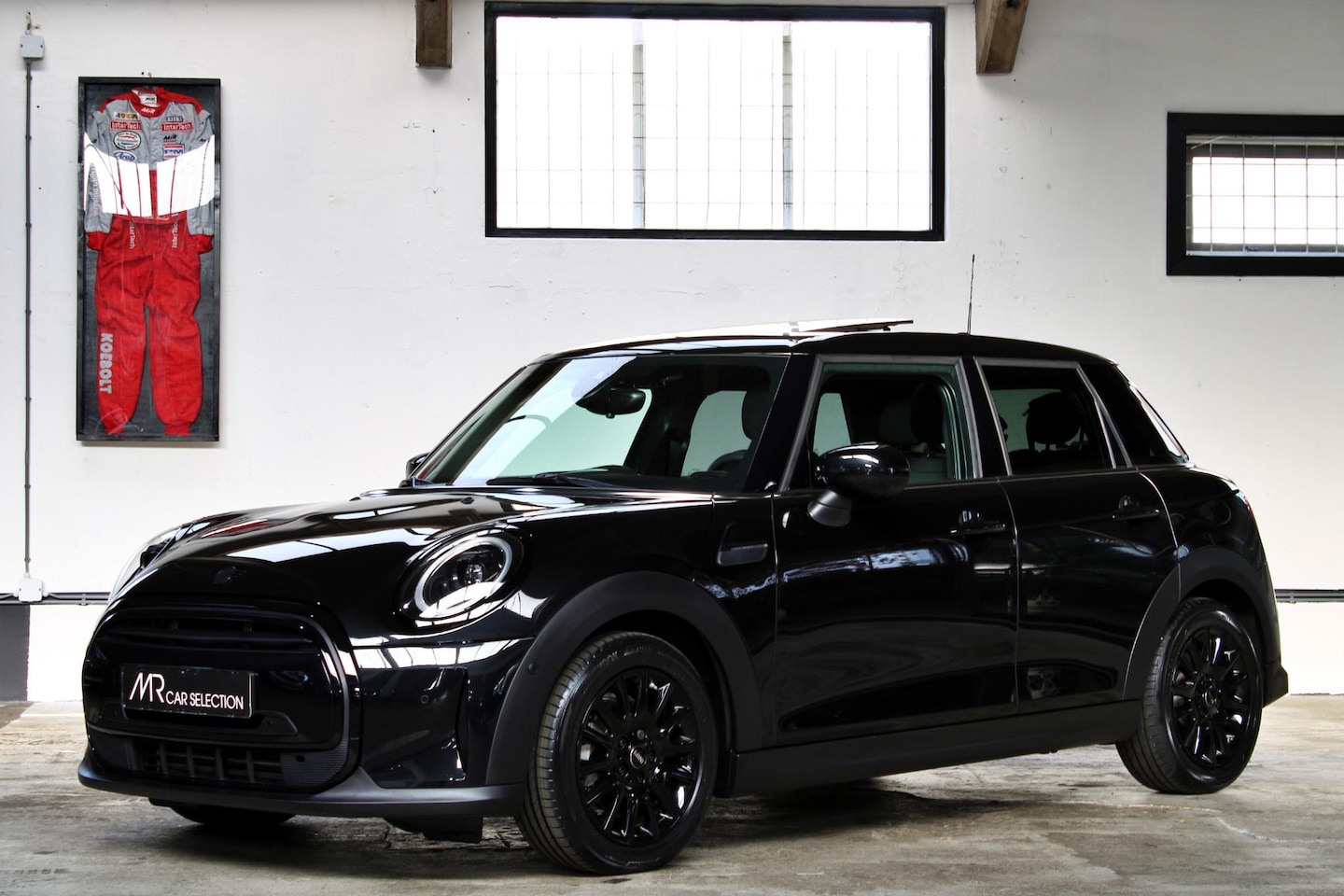MINI 5-Deurs - 1.5 Cooper Business Edition | Panoramadak | LED | Leder | Apple Car Play | 1ste eigenaar - AutoWereld.nl