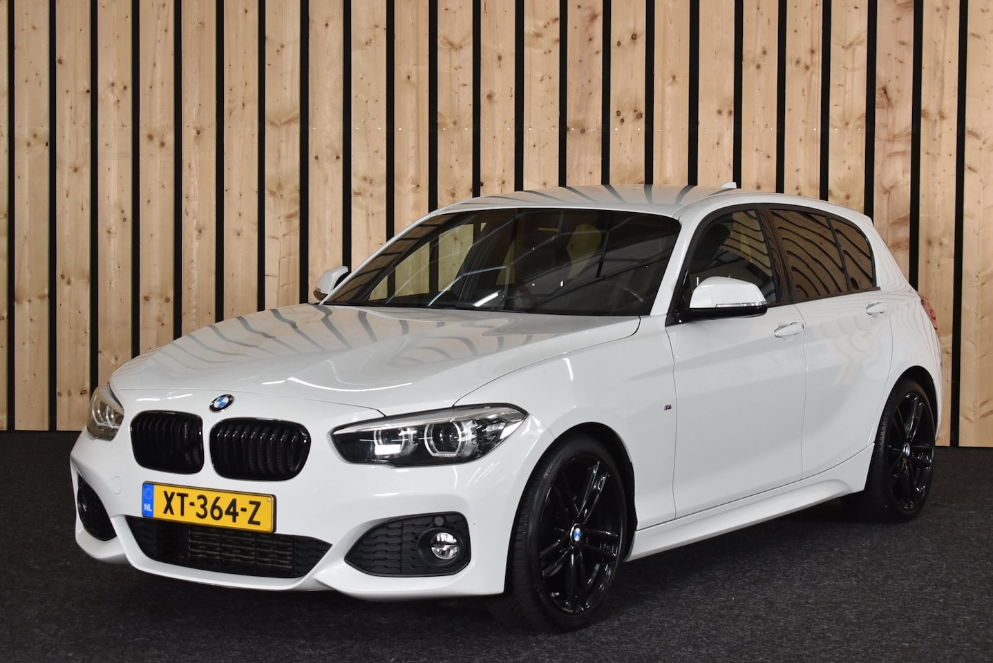 BMW 1-serie - 118i Executive M Sport 107dkm Leer LED Automaat NL-auto 18"4S Clima Stoelverw. + Nwe APK - AutoWereld.nl