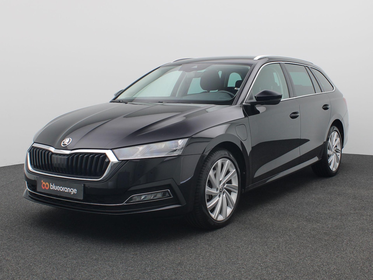 Skoda Octavia Combi - 1.4 TSI iV PHEV Business Edition 204PK DSG Trekhaak, Adaptieve Cruise Control, 18" LM Velg - AutoWereld.nl