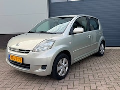 Daihatsu Sirion 2 - | 1.0-12V Premium | Parkeersensoren achter | Lage kilometerstand | NAP |