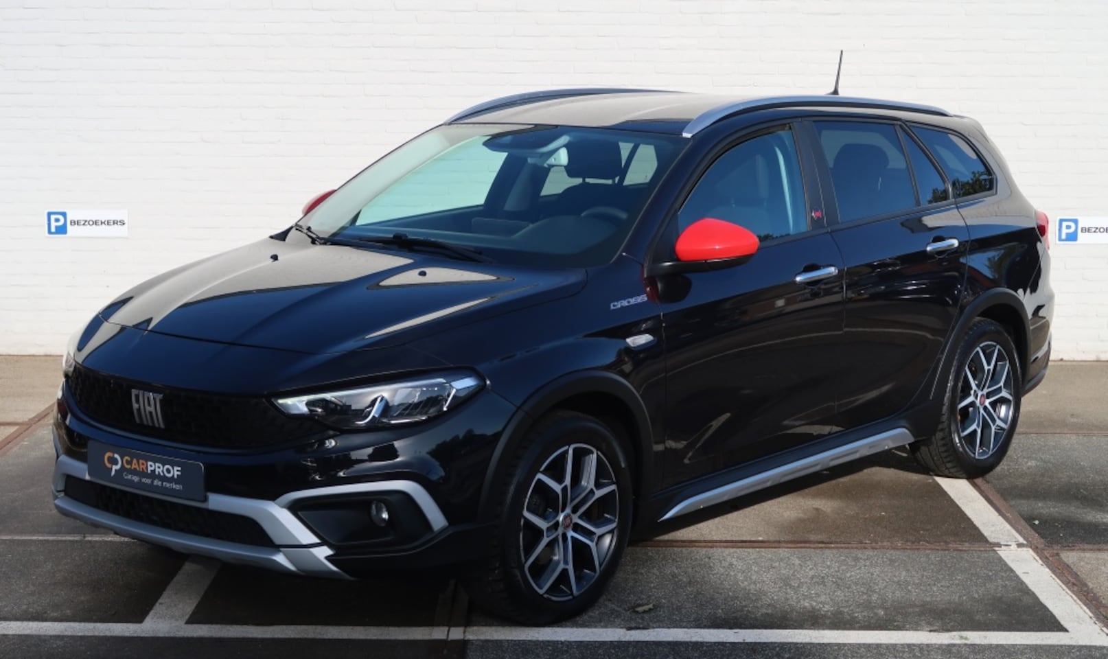 Fiat Tipo Stationwagon - Cross Red Hybrid Automaat I Climate Control I ACC I Full LED I Apple Carplay I LM Velgen I - AutoWereld.nl