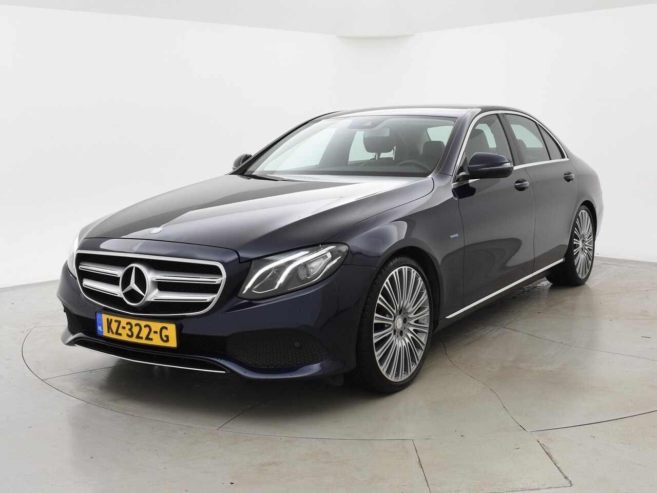 Mercedes-Benz E-klasse - 350e PLUG-IN HYBRID SEDAN AUT9 + 20 INCH | SFEERVERLICHTING | LUCHTVERING | CARPLAY | CAME - AutoWereld.nl