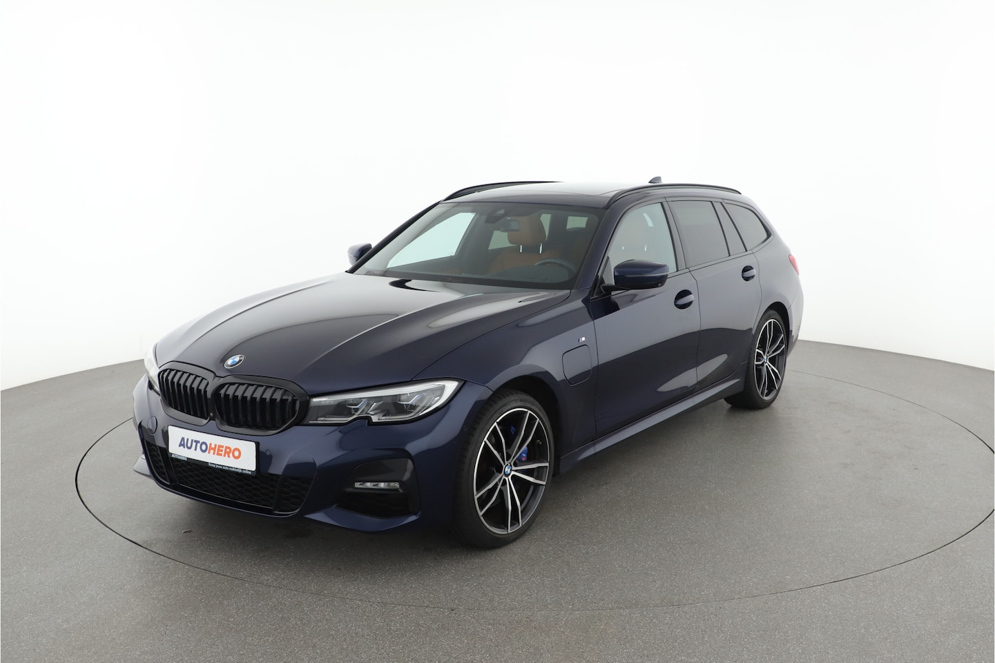 BMW 3-serie Touring - 330e xDrive l UZ06942 l - AutoWereld.nl