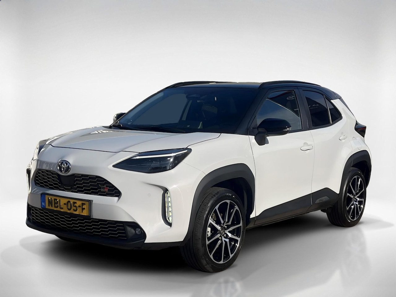 Toyota Yaris Cross - 1.5 Hybrid 130 GR SPORT | Panoramadak | JBL Premium audio | Elektrische klep | Stoelverwar - AutoWereld.nl