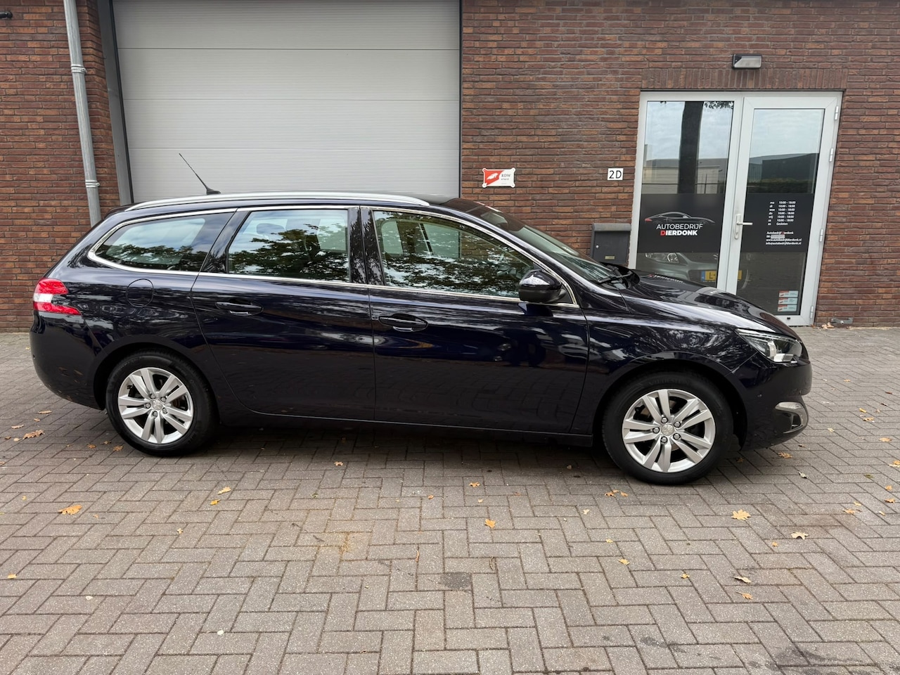 Peugeot 308 SW - 1.2|AUTOMAAT|NEW APK|AIRCO|PANO|NAVI|CAMERA - AutoWereld.nl
