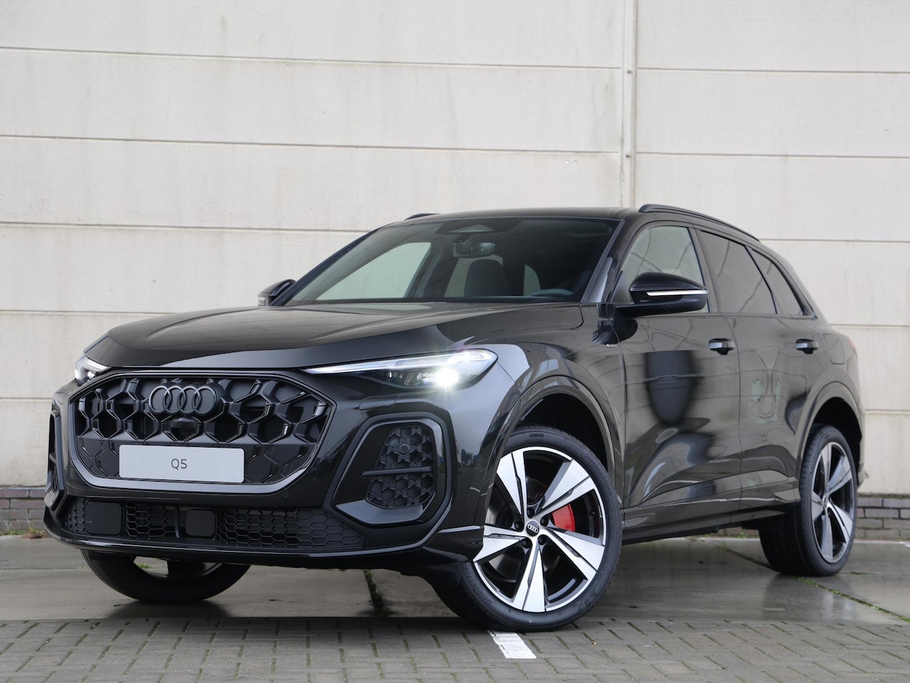 Audi Q5 - S edition Competition e-hybrid 367 PK | Panoramadak | Luchtvering | Winterpakket | Trekhaa - AutoWereld.nl