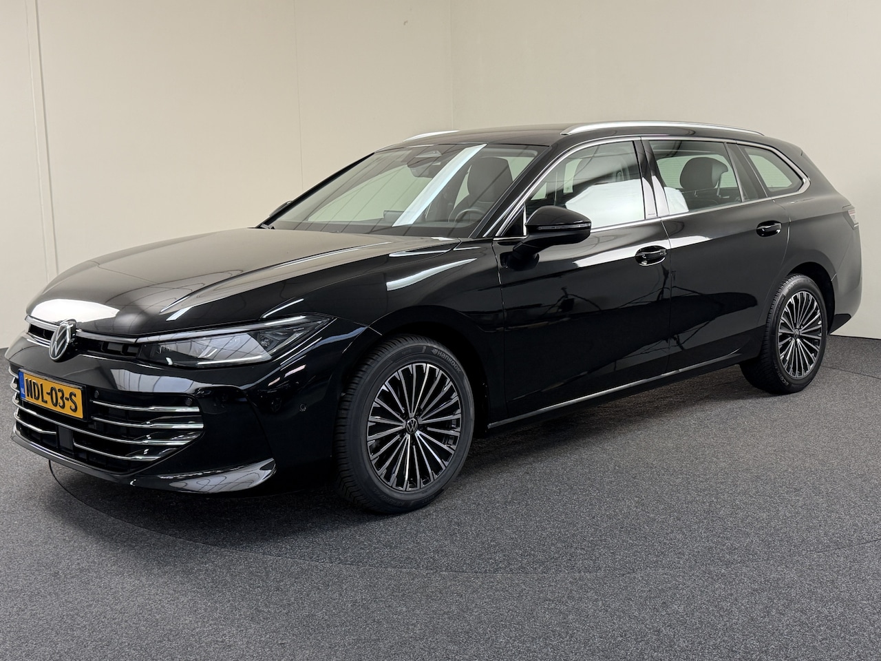 Volkswagen Passat Variant - 1.5 eTSI Elegance Business Navi / Carplay / Stoel- & Stuurverw. / Head-Up / Climate & Crui - AutoWereld.nl