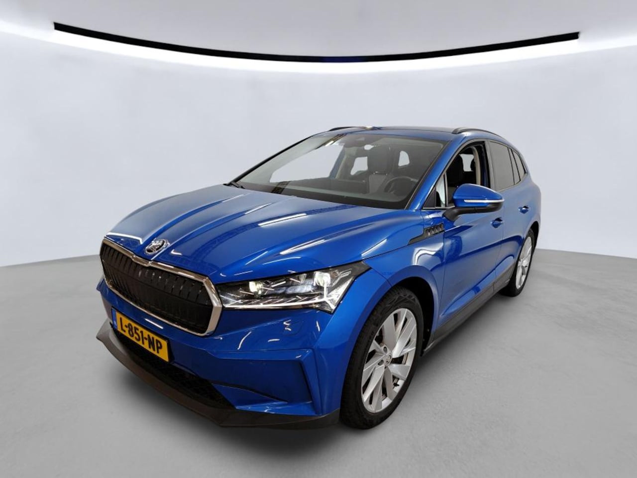 Skoda Enyaq iV - 60 First Edition / Navigatie / Stoelverwarming / Camera - AutoWereld.nl