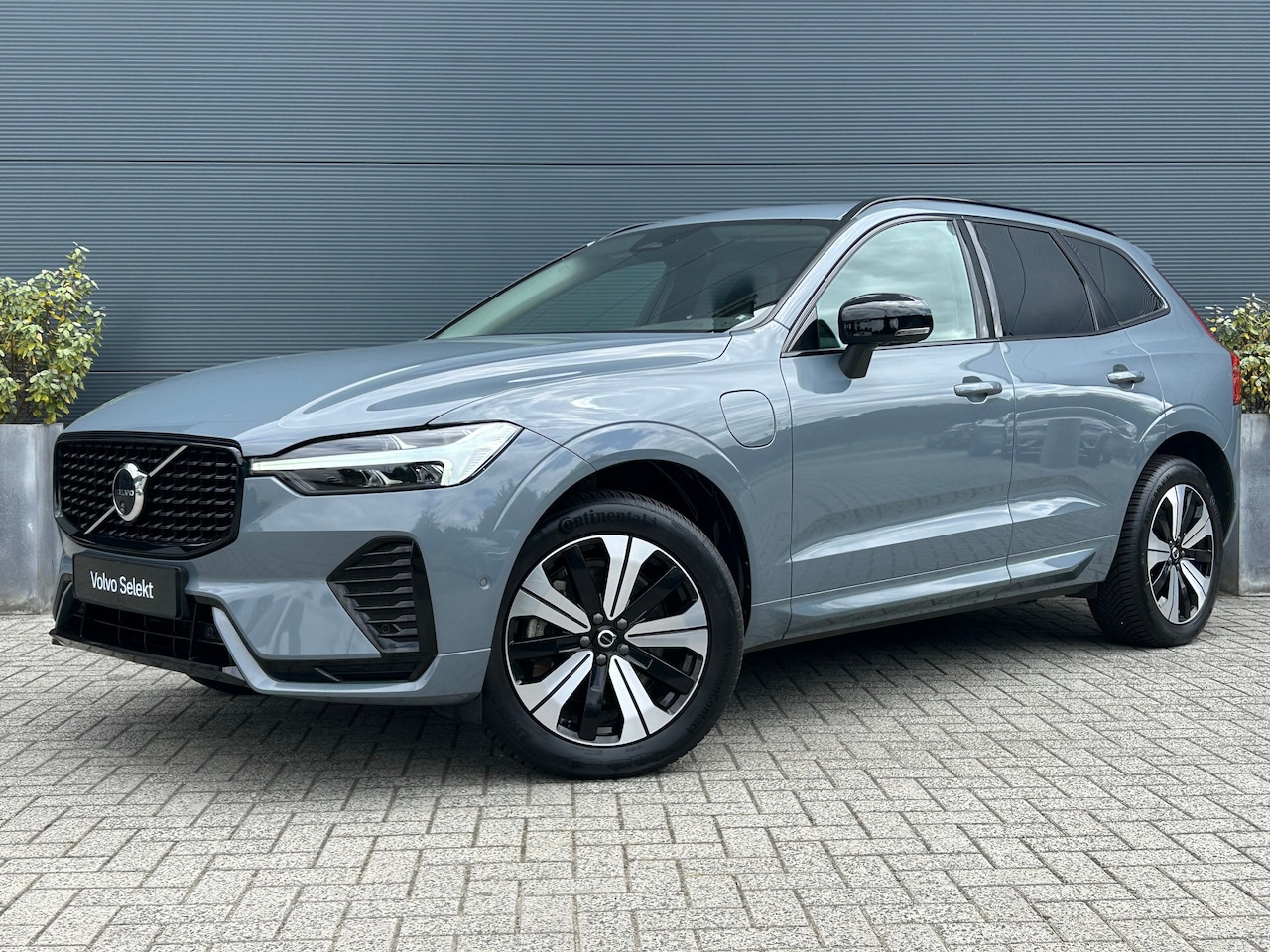 Volvo XC60 - 2.0 T6 Plug-in hybrid AWD Plus Dark | Panoramadak | Harman/Kardon | Trekhaak | 360 Camera - AutoWereld.nl
