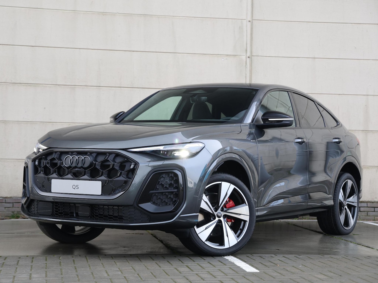 Audi Q5 Sportback - S edition Competition e-hybrid 367 PK | Winterpakket | Panoramadak | Trekhaak | Bijrijders - AutoWereld.nl