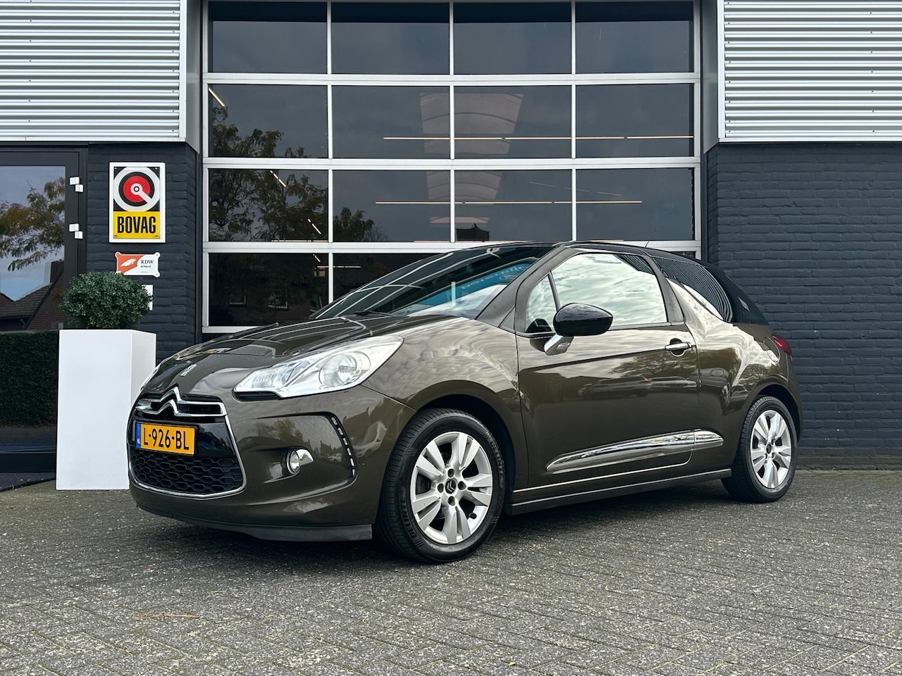 Citroën DS3 - 1.2 VTi Business 1.2 VTi Business, Airco, Bluetooth, Stoelverwarming, Cruise, Navi, HIFI, APK - AutoWereld.nl