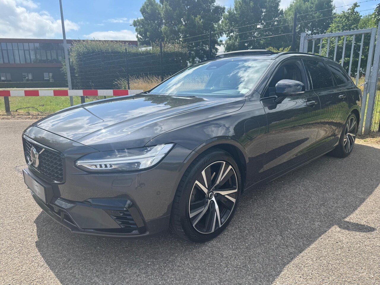Volvo V90 - 2.0 T6 AWD Recharge R-Design Facelift Panodak 1eig Full LED Trekhaak - AutoWereld.nl