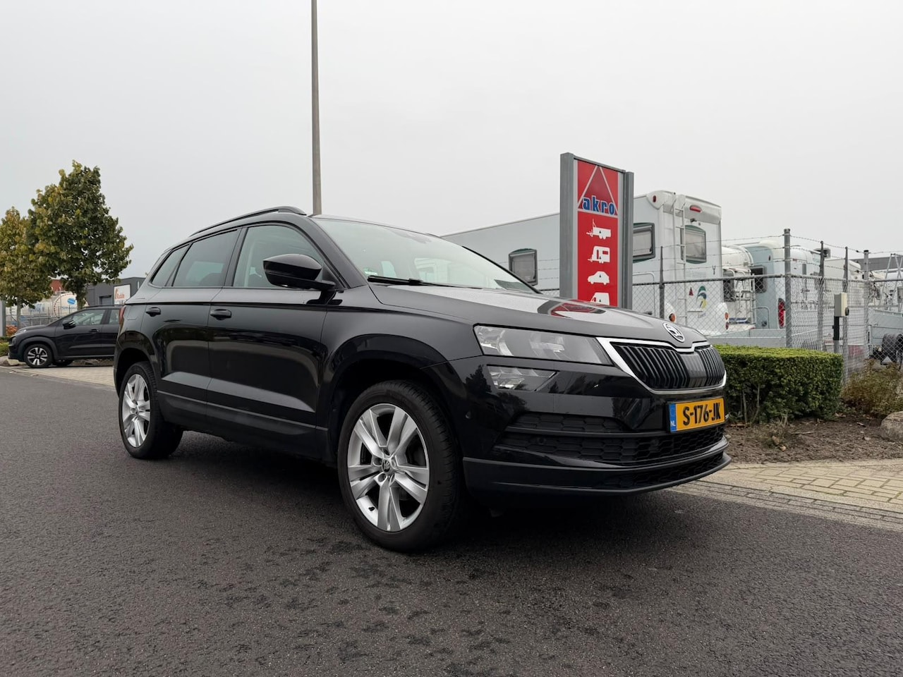 Skoda Karoq - 1.5 TSI ACT Style Business | Cruise Control | NAVI | Camera | Carplay | Trekhaak | Pano - AutoWereld.nl