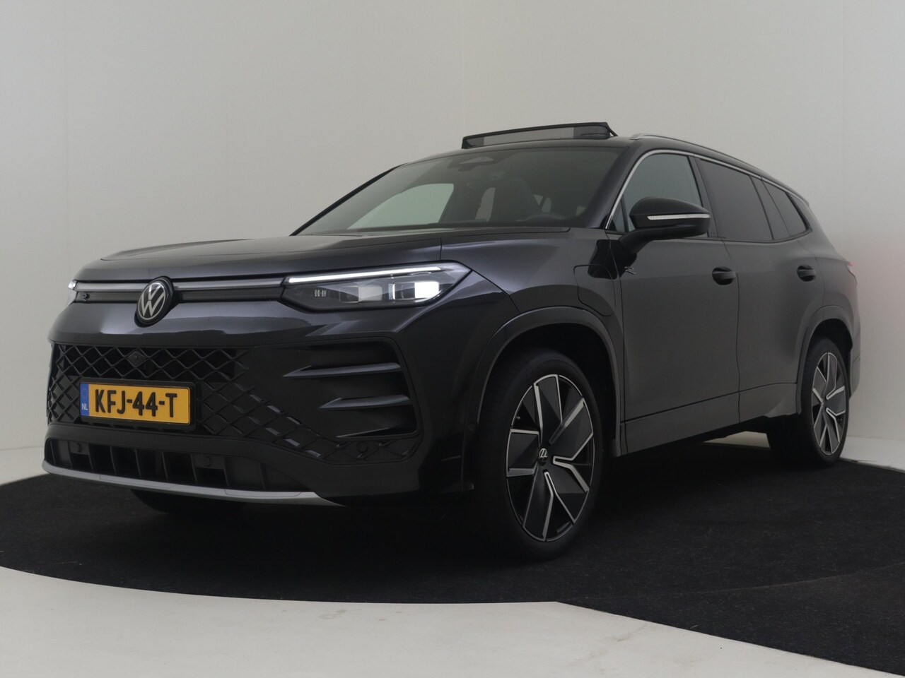 Volkswagen Tayron - 1.5 eHybrid R-Line Edition 204Pk DSG/AUTO | 360gr Camera | Head up-display | Trekhaak uitk - AutoWereld.nl