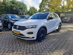 Volkswagen T-Roc - 1.5 TSI Sport Business R | PANORAMA-SCHUIFDAK | CAMERA | NAVIGATIE | ZWART DAK