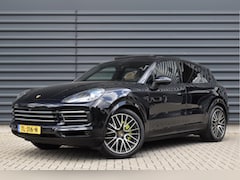 Porsche Cayenne - 3.0 E-Hybrid Sport Chrono | Pano | Trekhaak | 360 Camera | Bose | Stuurverwarming | Luchtv