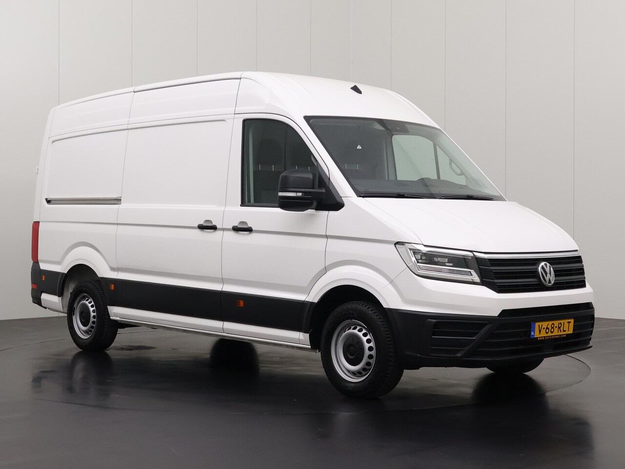 Volkswagen Crafter - 2.0TDi 177PK DSG Automaat L3H3 | Camera | Standkachel | Led | Multimedia | trekhaak - AutoWereld.nl