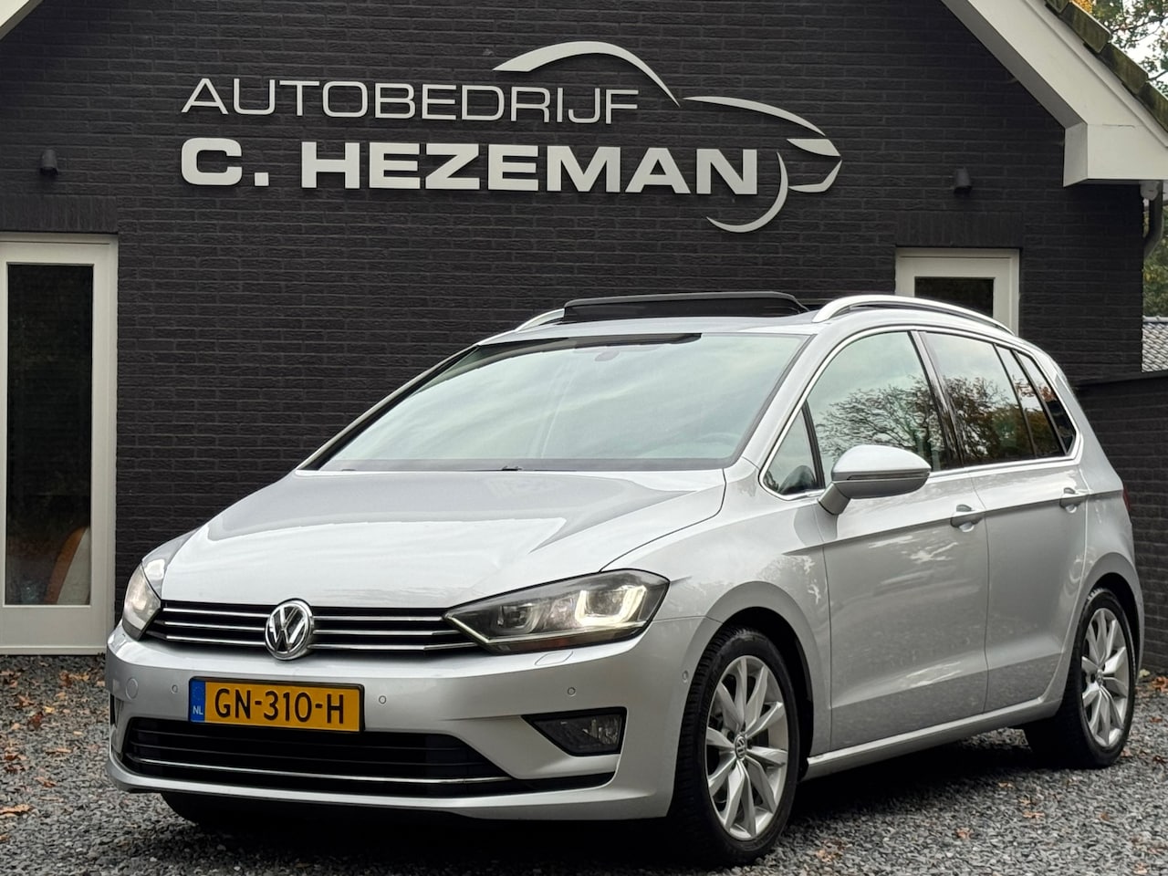 Volkswagen Golf Sportsvan - 1.4 TSI Highline PANO DSG AUTOMAAT LED XENON BOMVOL CRUISE CLIMA CAMERA - AutoWereld.nl