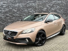 Volvo V40 Cross Country - 2.5 T5 255pk+ AWD R-Design Automaat|Camera|IntelliSafe Pro|Leder|19 Inch|Bi-Xenon|Vol opti