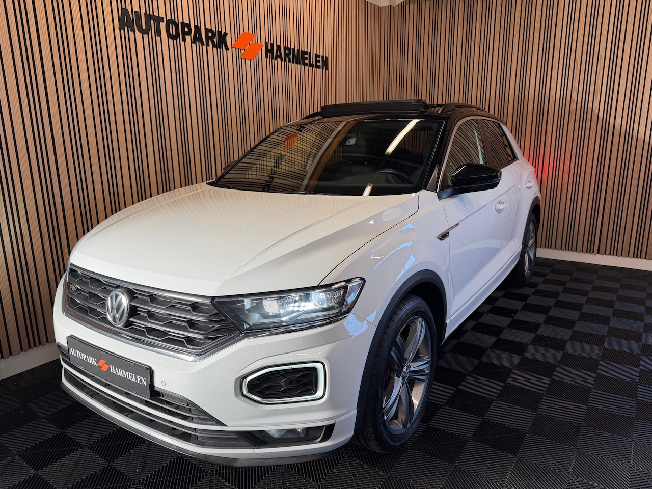 Volkswagen T-Roc - 2.0 TSI 4Motion 3x R-Line Pano Dsg Virtual - AutoWereld.nl