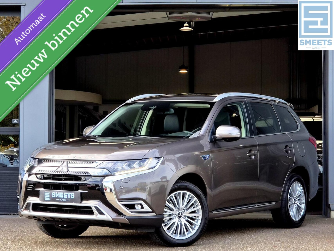 Mitsubishi Outlander - 2.4 PHEV 4WD Intense Automaat 1e Eig! - AutoWereld.nl