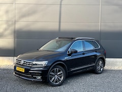 Volkswagen Tiguan - 2.0 TSI 4Motion R-Line Panodak | Leder | Stoelen met memory | Camera