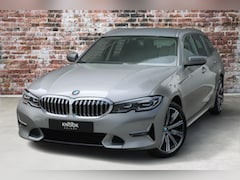 BMW 3-serie Touring - 318i Executive Luxury Line / Trekhaak / Elektrisch Verstelbare Sportstoelen / LED / 18 Inc