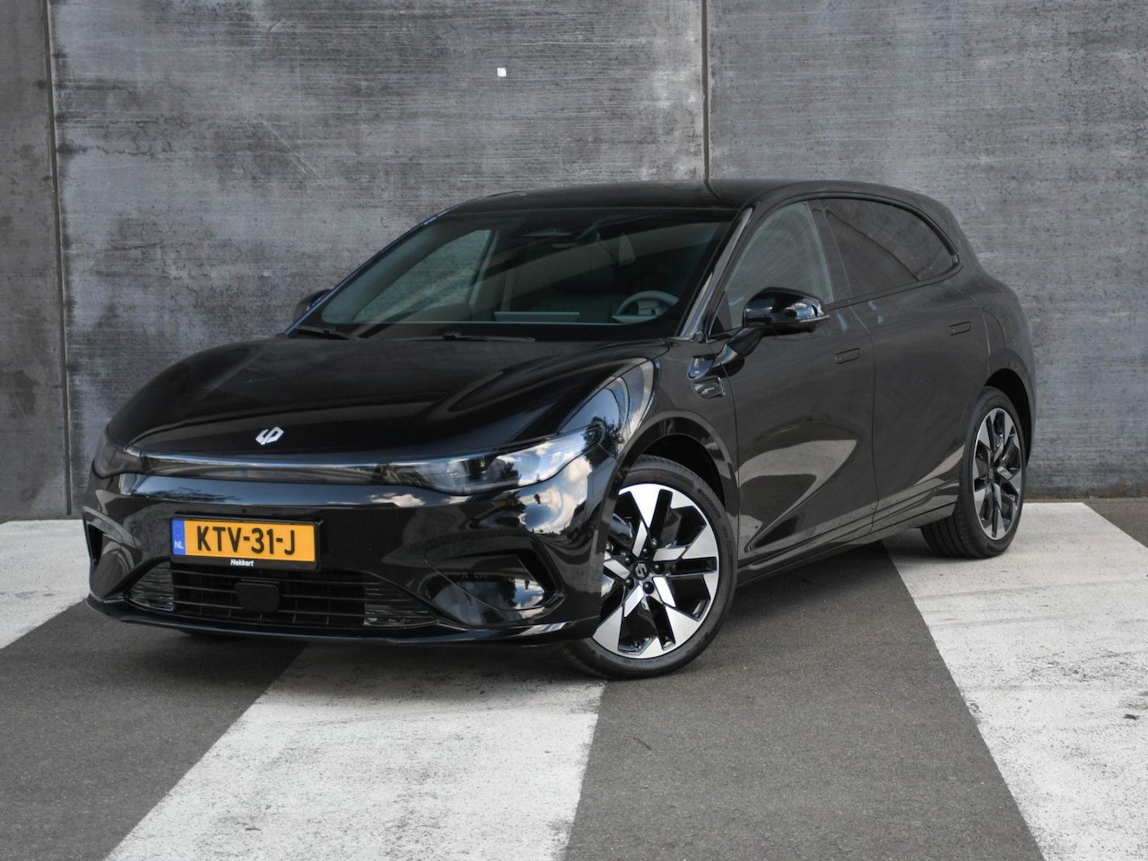 Leapmotor B05 - ProMax Design 67.1kWh 218pk Automaat PANO-DAK | ADAP. CRUISE | 360 CAMERA | 19''LM | LEDER - AutoWereld.nl