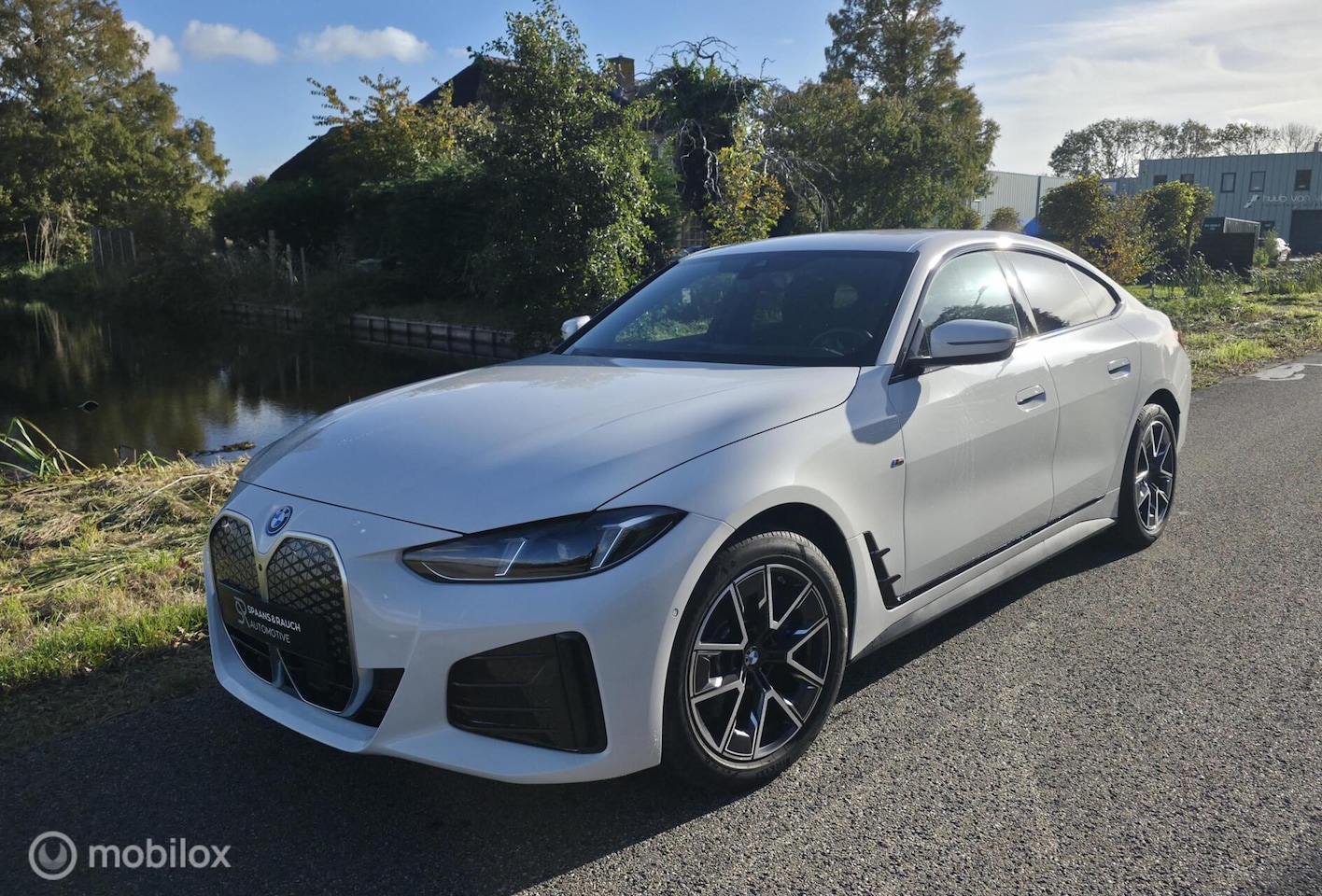 BMW i4 - eDrive40 High Executive 84 kWh / HUD / 360' camera - AutoWereld.nl