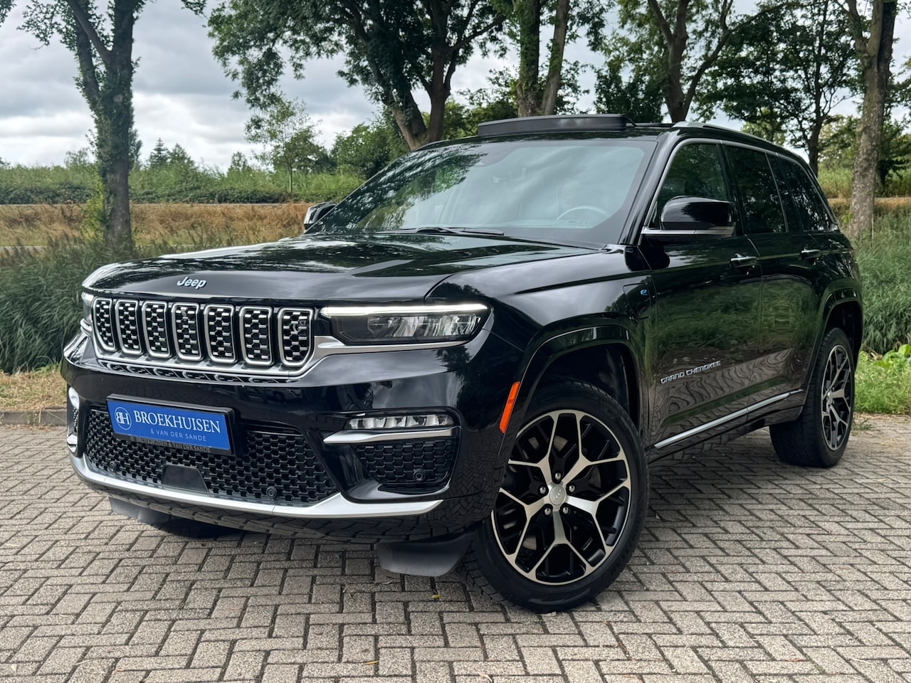 Jeep Grand Cherokee - 2.0 Summit Reserve Plug in Hybrid 4xe 380pk Luchtvering / Massage Stoelen / Nightvision - AutoWereld.nl