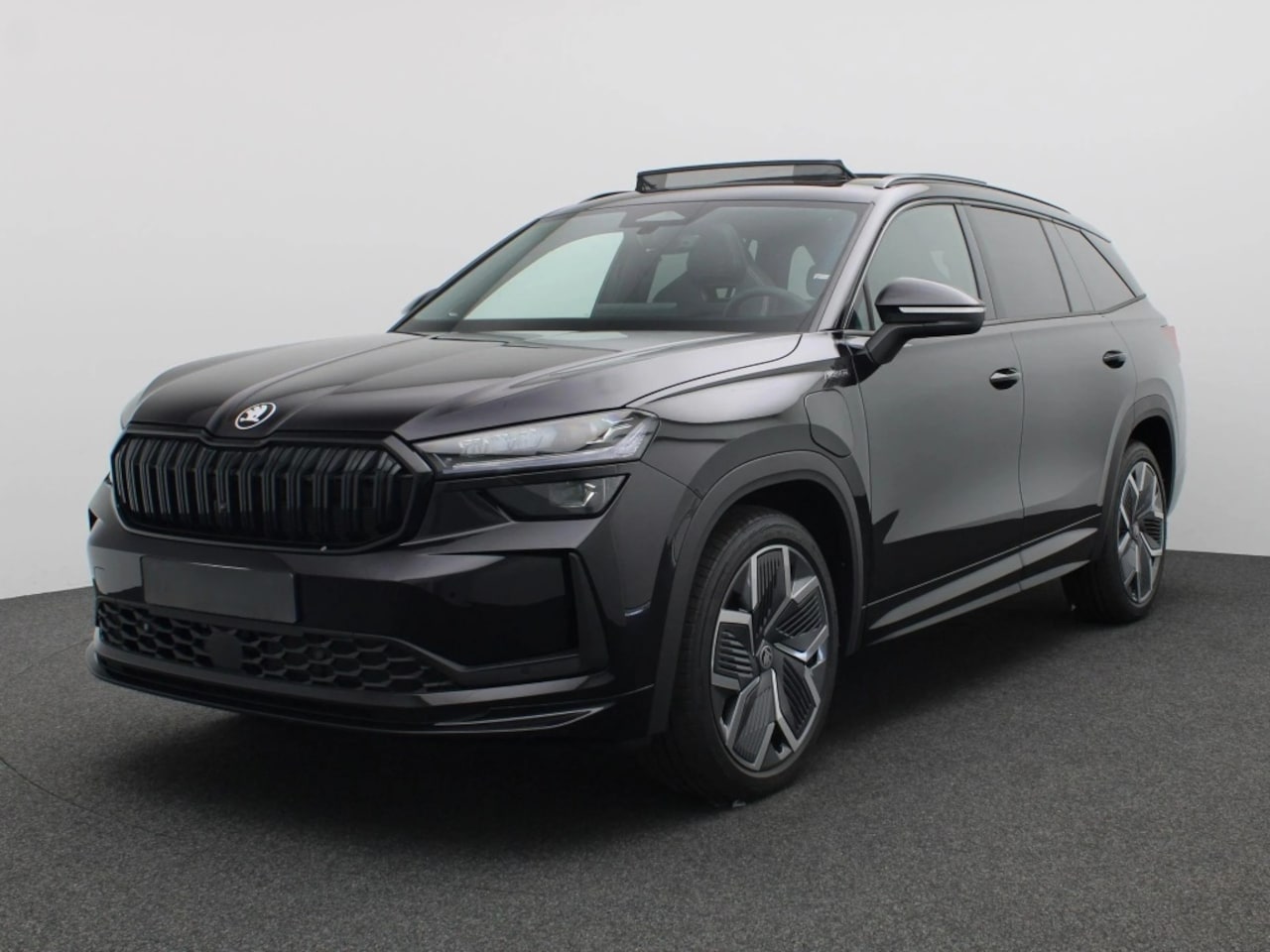 Skoda Kodiaq - 1.5 TSI PHEV Sport Business Automaat | Trekhaak | Panoramadak - AutoWereld.nl