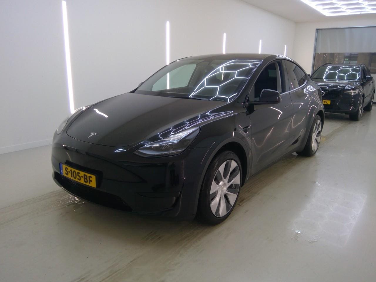 Tesla Model Y - Standard RWD Plus 89,9% SoH [ TREKHAAK+LFP ACCU+AUTOPILOT+19 INCH+PREMIUM AUDIO ] - AutoWereld.nl