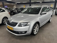 Skoda Octavia Combi - 1.4 TSI Greentech Elegance Businessline xenon Navi clima cruise control lm-velgen stoelver