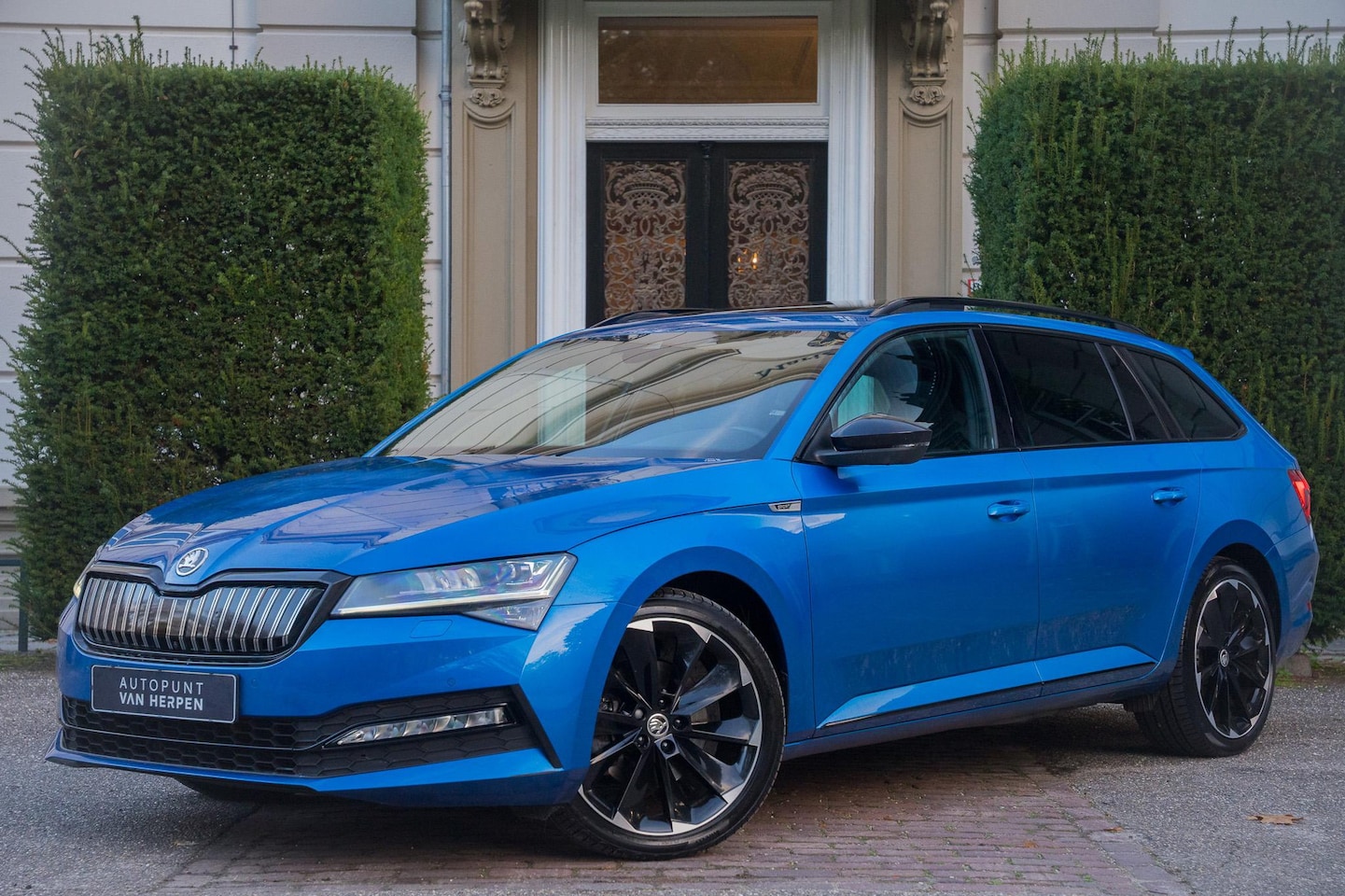 Skoda Superb Combi - 1.4 TSI iV Sportline Business TREKHAAK | PANO | 360 CAM | CANTON | KEYLESS | FULL OPTION - AutoWereld.nl