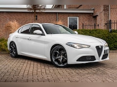 Alfa Romeo Giulia - 2.0T Super 200 PK Aut. Pano Keyless Half/Leder Xenon 19''