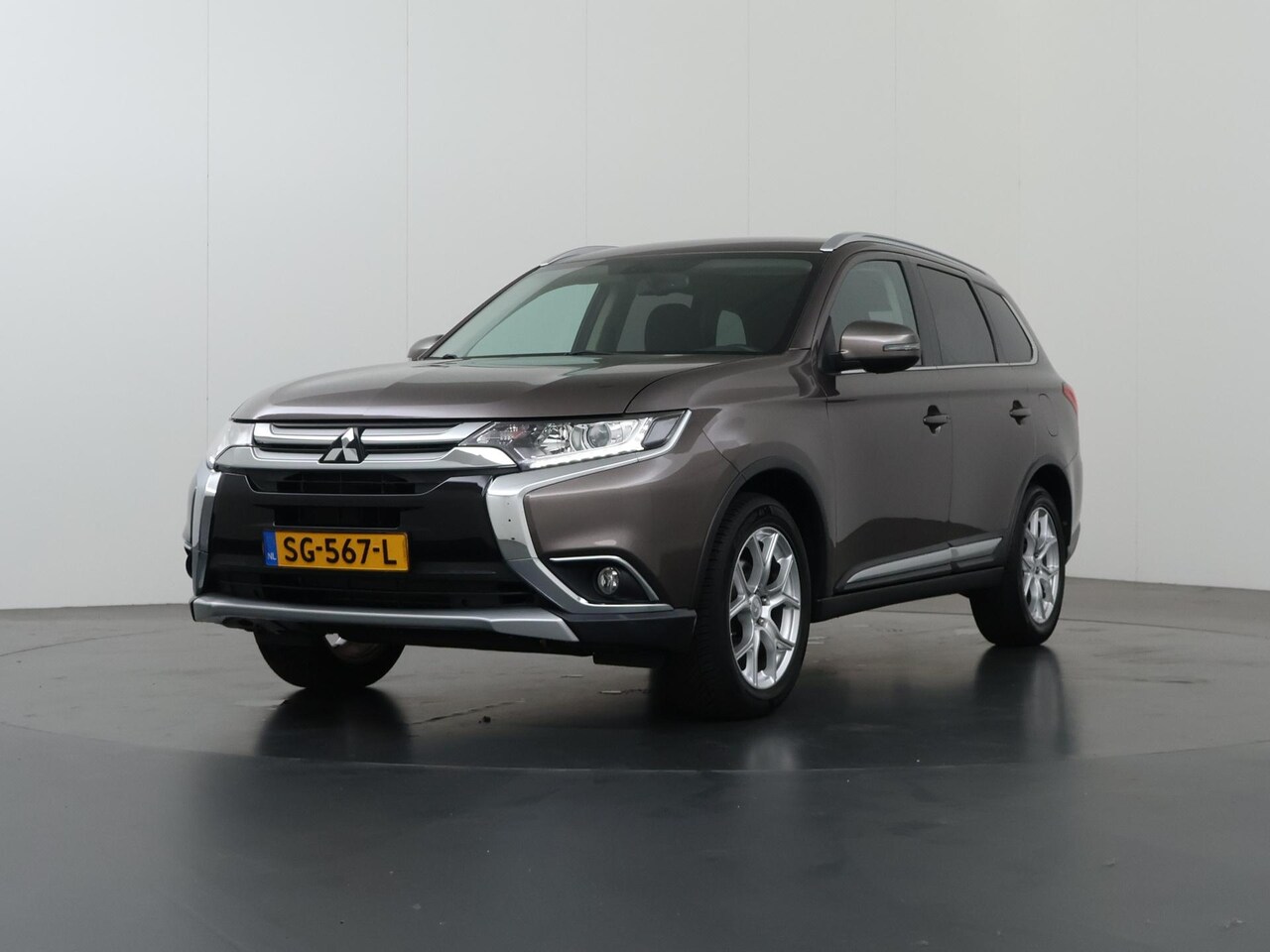 Mitsubishi Outlander - 2.0 Intens | 1600KG Trekgewicht | NL Auto met 19472km | Trekhaak | Camera | - AutoWereld.nl